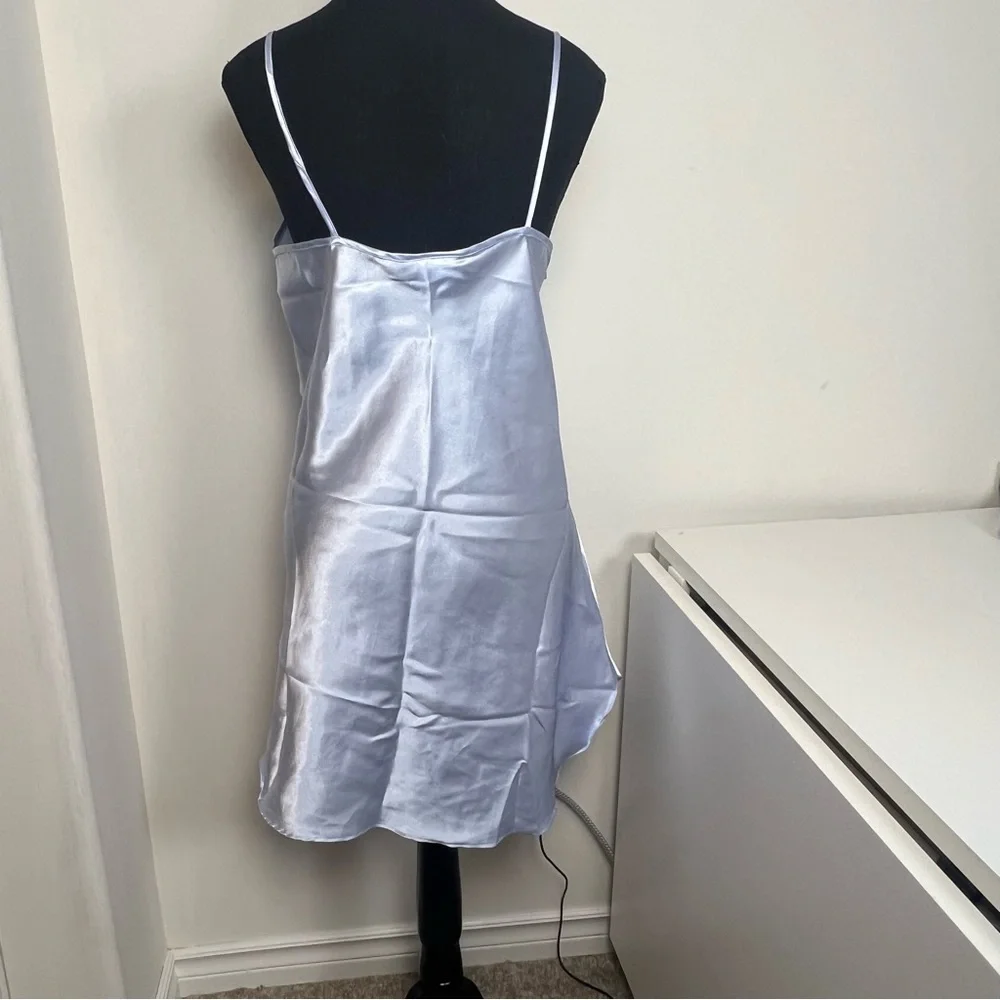 Vintage Gloria Vanderbilt Intimates | 2-Pc lilac Satin Chemise(l) & Robe(m) Set - Picture 4 of 13